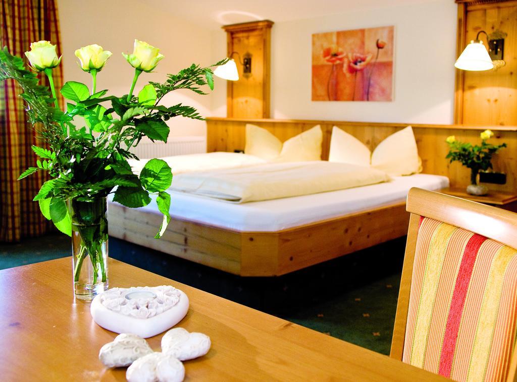 Hotel Roesslwirt เคิร์ชแบร์ก อิน ทิโรล ภายนอก รูปภาพ